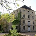 Proche CHAROLLES, en Saône et Loire (71), à vendre Moulin, Maison de maître, dépendances - terrain 4 hectares