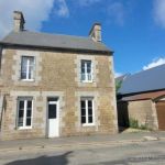 Maison de bourg, dépendances et jardin